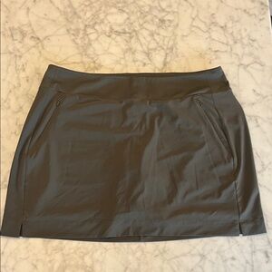 Athleta Women’s Soho Olive Green Skort Size 16